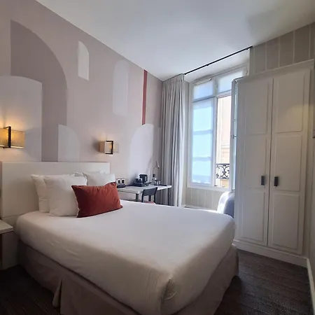 Le Senat Hotel
